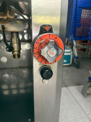 Freidora de gas Lotus.