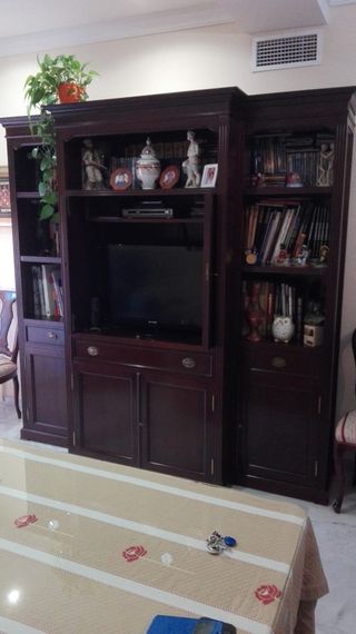 Mueble de salón de caoba hecho a mano