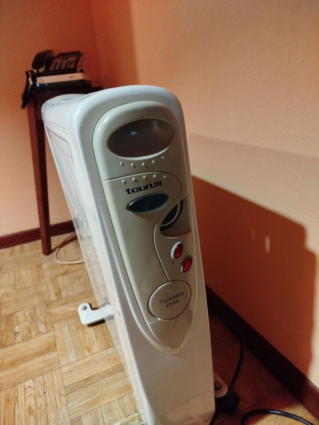 Radiador Taurus Tuareg 2500W. Termostato.