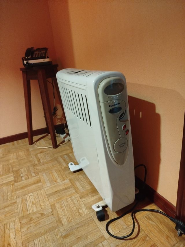 Radiador Taurus Tuareg 2500W. Termostato.