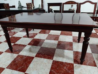Mesa de comedor de caoba artesanal