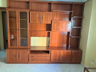 Mueble de salón madera y cristal