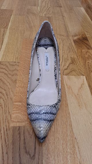 Zapato Salón Piel Serpiente Uterqüe