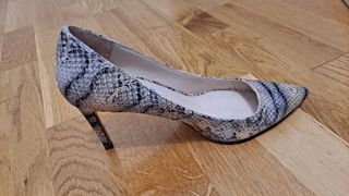Zapato Salón Piel Serpiente Uterqüe
