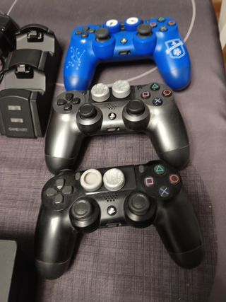 PS4 Pro Negra + 6 Juegos + 3 Mandos
+ 2 Cargadores