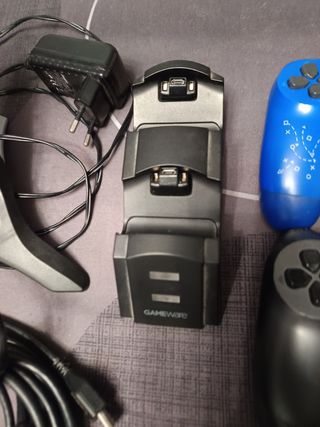 PS4 Pro Negra + 6 Juegos + 3 Mandos
+ 2 Cargadores