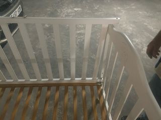 Cuna de madera blanca