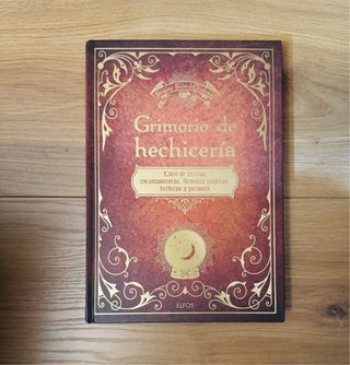 Libro ‘Grimorio de Hechicería’
