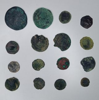 Gran Lote de 16 Monedas Romanas - Lote 102