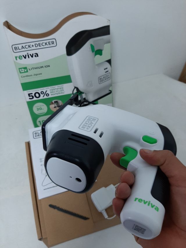 Sierra de calar Black+Decker Reviva 12V