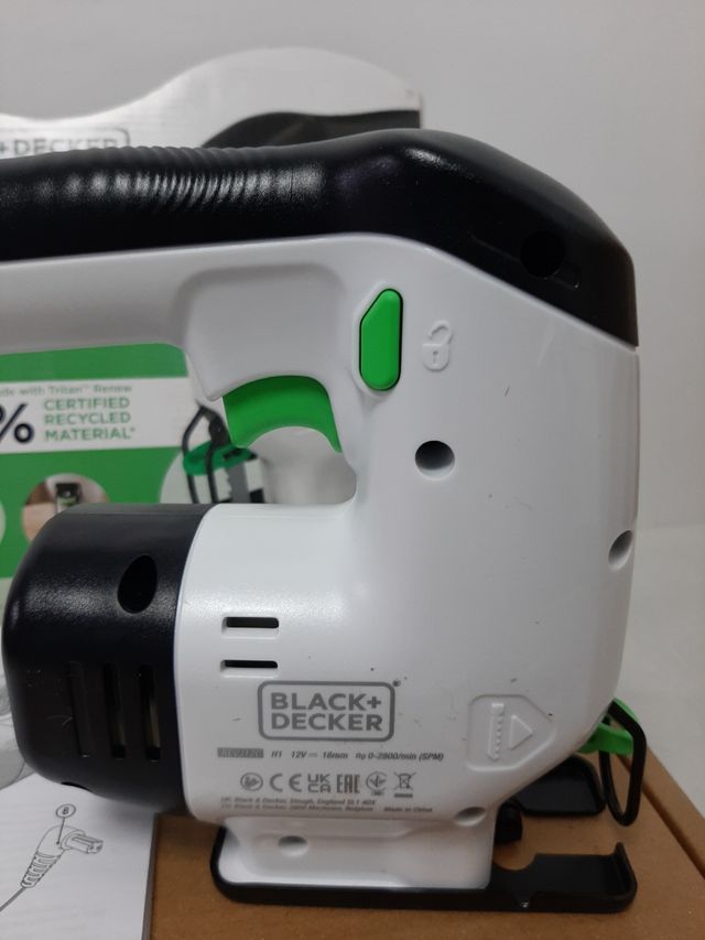 Sierra de calar Black+Decker Reviva 12V