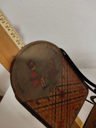 Mecedora de hojalata antigua (juguete)