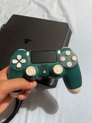 PS4 Slim 1TB Negra + Mando