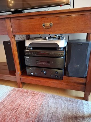 Equipo de música: Plato, CD, Radio