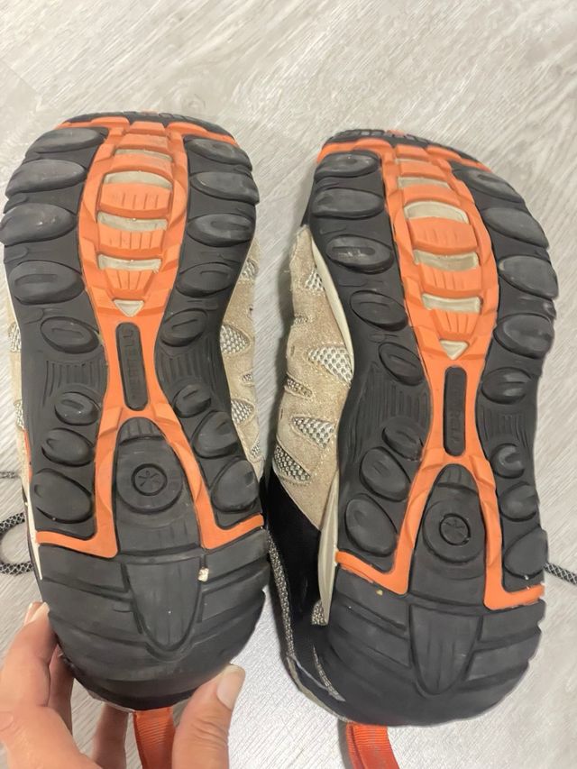 Sapatilhas Merrell bege e laranja