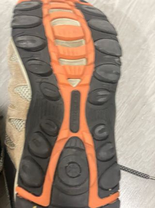 Sapatilhas Merrell bege e laranja