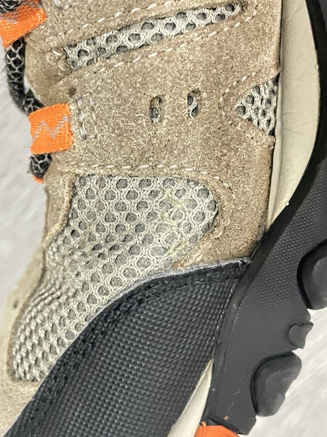 Sapatilhas Merrell bege e laranja