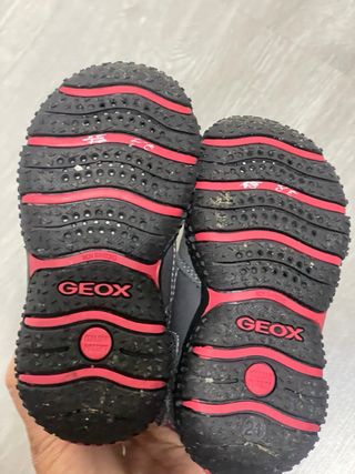 Sapatilhas Geox cinzento e vermelho