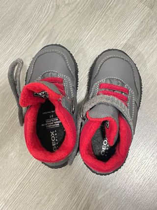 Sapatilhas Geox cinzento e vermelho