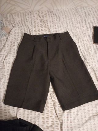 Pantalón corto gris Josefinas. Talla 13-14 años