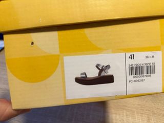 Sandalias plateadas planas