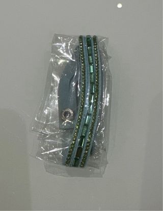 Braccialetti con perline e bottoni