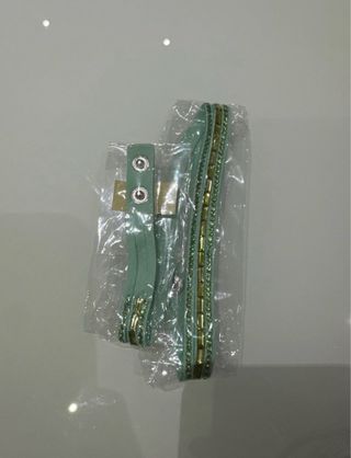 Braccialetti con perline e bottoni