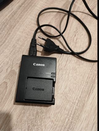 Canon EOS 1100D + Objetivo EF-S 18-55mm