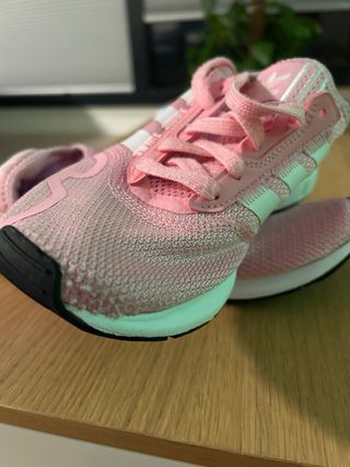 Zapatillas running Adidas rosas muy ligeras