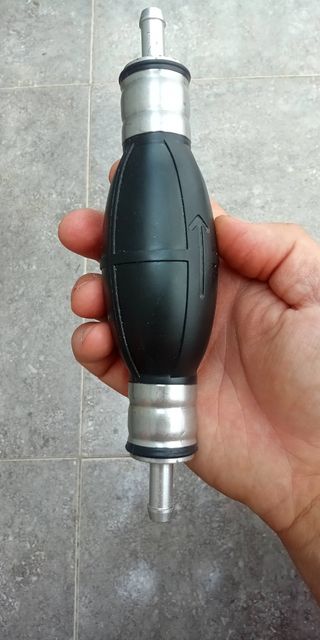 Perilla de combustible