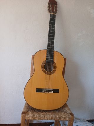 Guitarra La Serranía Valeriano Bernal 2001 reparad
