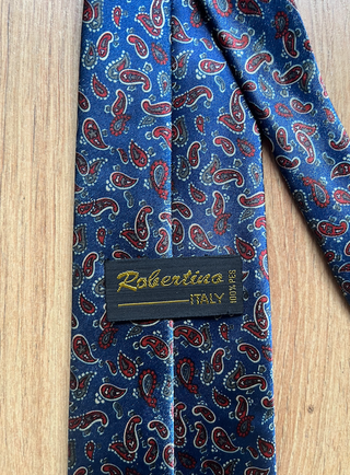 Corbata paisley azul con rojo estilo clásico