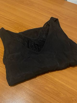 Camiseta sin mangas con encaje