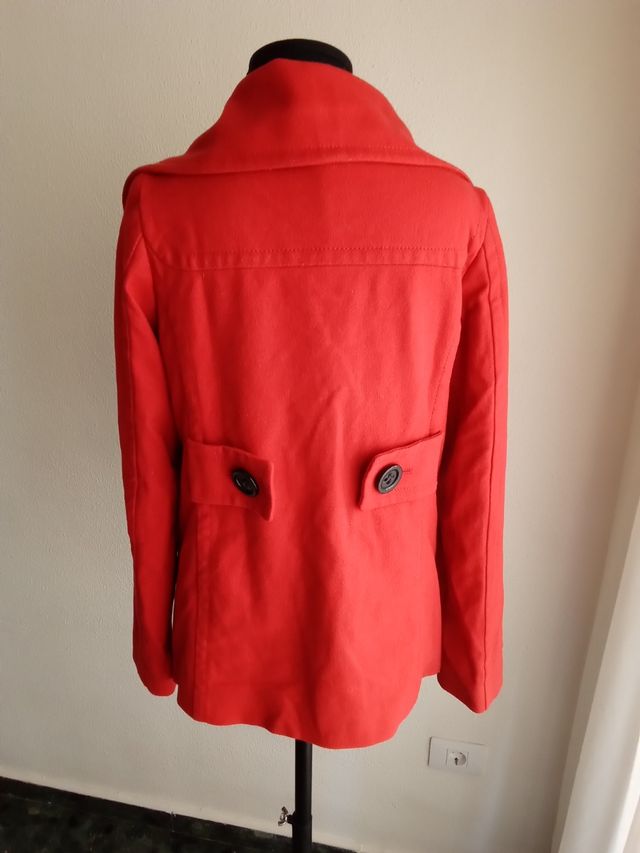 Abrigo de paño rojo