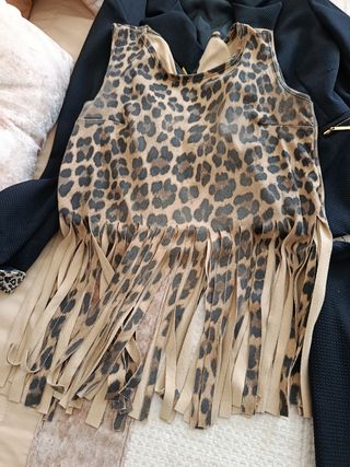 Traje de mujer negro con estampado