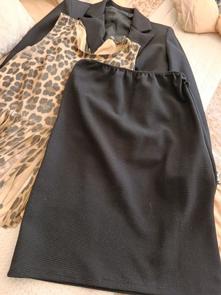 Traje de mujer negro con estampado