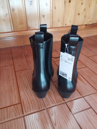 Botines vaqueros sintéticos negros