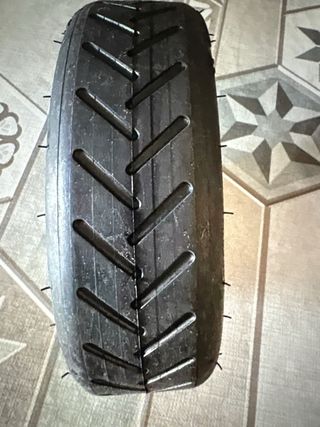 Rueda y 2 cargadores de  patinete eléctrico Xiaomi