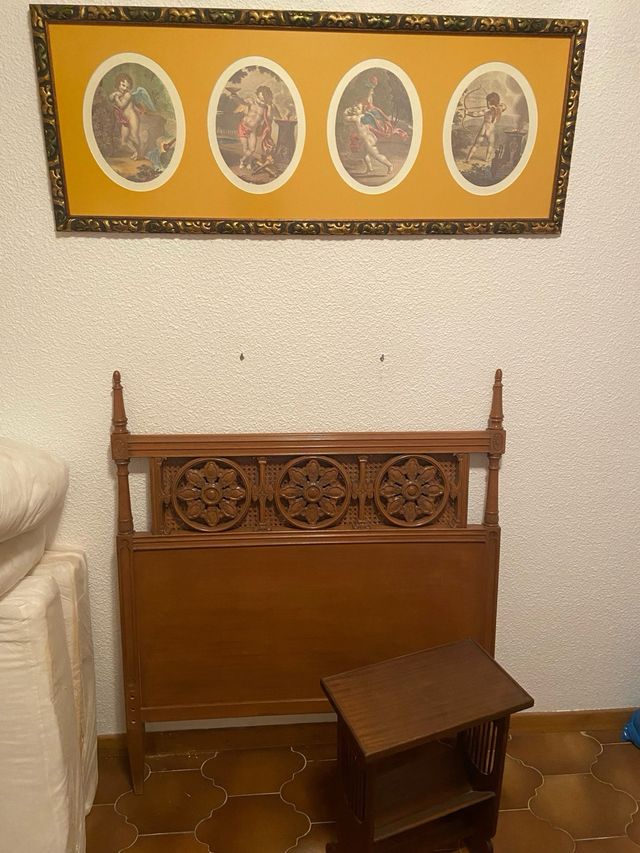 Cabecero individual de madera con detalles