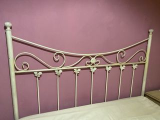 Cabecero de forja color crema