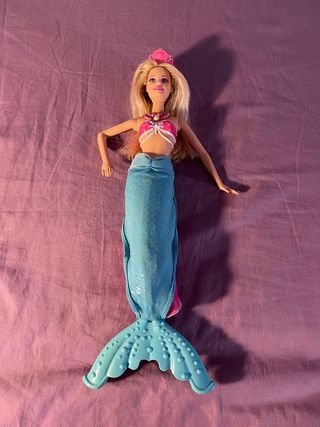 Muñeca Barbie Sirena con Botón
