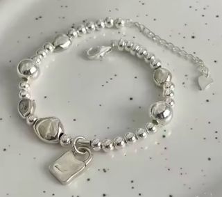 Pulsera plata Uno de 50 y 2 charm