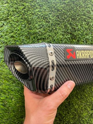 Tubo de escape Akrapovic carbono