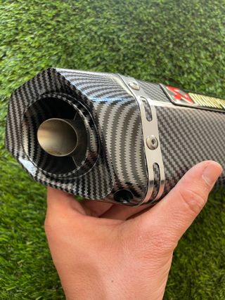 Tubo de escape Akrapovic carbono