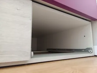 Cama nido compacta berenjena y blanca