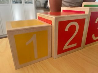 Bloques de madera para encajar números