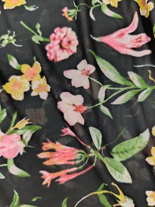 Vestido H&M flores drapeado negro