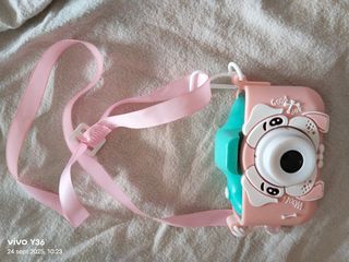 Cámara infantil verde y rosa