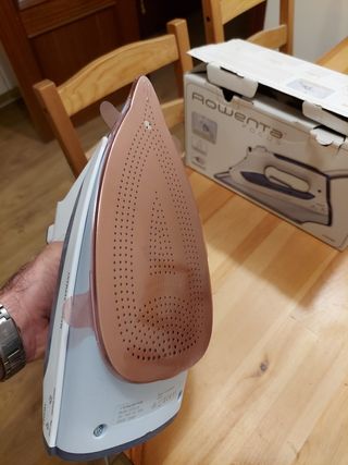 Plancha de vapor Rowenta Focus 2400W