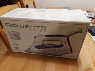 Plancha de vapor Rowenta Focus 2400W